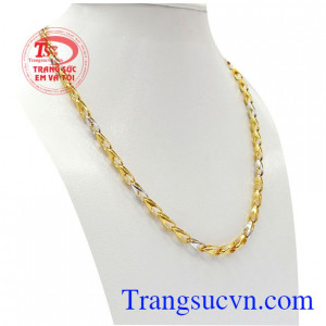 Sản phẩm được chế tác từ vàng 10k tinh tế hợp thời trang