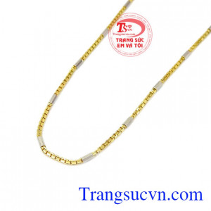 Dây chuyền có thể kết hợp thêm mặt dây để tạo điểm nhấn