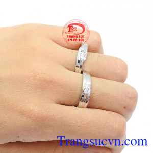 Bạn có thể đặt nhẫn cưới theo yêu cầu của đôi bạn, đặt nhẫn thiết kế 3D, đặt nhẫn qua hình ảnh và ý tưởng của đôi vợ chồng,Đôi nhẫn cưới vàng 18k Ialia + kim cương