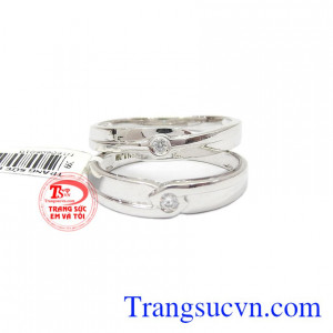 Nhẫn cưới được bảo hành uy tín, giao hàng toàn quốc. Sản phẩm thích hợp với nhiều lứa tuổi,Đôi nhẫn cưới vàng 18k Ialia + kim cương
