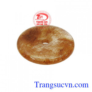 Đồng xu thạch anh tóc đại cát phù hợp với người mệnh thổ và mệnh kim