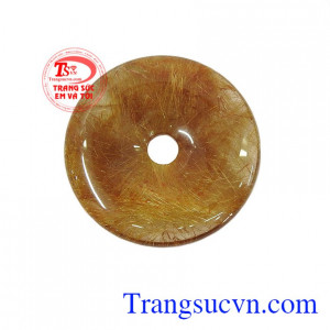 Đồng xu thạch anh tóc may mắn là loại đá quý có tích trữ nhiều năng lượng, loại năng lượng này giúp con người có cảm giác sảng khoái, tinh thần minh mẫn, suy nghĩ tích cực hơn