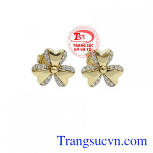 Hoa tai Cỏ 3 Lá Hàn Quốc giúp người dùng trở nên nổi bật và vô cùng xinh đẹp