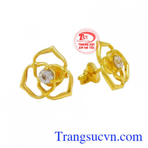 Hoa tai độc đáo vàng 10k làm tôn lên vẻ nữ tính, dịu dàng cho phái đẹp.
