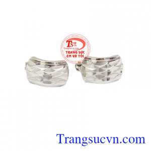 Hoa tai vàng 18k trắng đẹp tôn lên vẻ đẹp sang trọng, thanh lịch của phái nữ