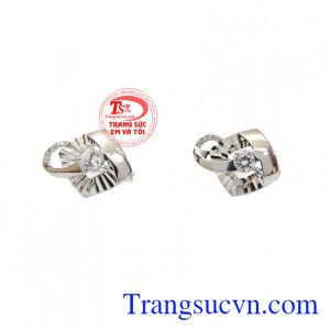 Hoa tai vàng trắng 18k đẹp được chế tác từ vàng 18k với kiểu dáng tinh tế và hợp thời trang