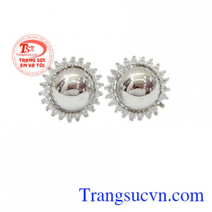 Hoa tai Ý 18k sáng bóng là sản phẩm được các bạn nữ yêu thích, sản phẩm được thiết kế đẹp sang trọng