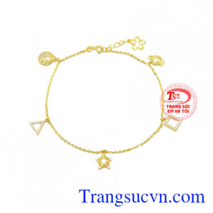 Lắc chân cá tính vàng 10k, được thiết kế độc đáo, tinh tế, làm tôn lên vẻ nữ tính, hiện đại cho phái đẹp.