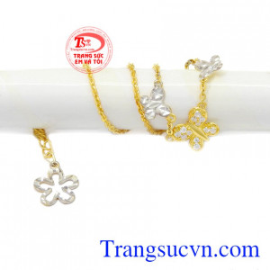 Sản phẩm làm tôn lên vẻ dễ thương cho người đeo.