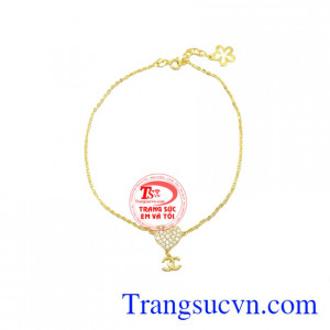 Lắc chân trái tim vàng 10k đẹp là sản phẩm được chế tác từ vàng 10k bền đẹp, chất lượng cao.