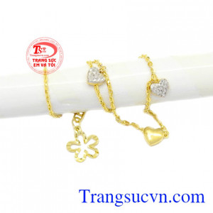 Lắc chân trái tim vàng 10k làm tôn lên vẻ thanh thoát cho người đeo, tạo điểm nhấn cho người đeo.