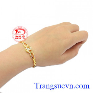 Lắc tay nữ vàng 10k đẹp là sản phẩm được thiết kế tinh xảo, tỉ mỉ từ vàng 10k