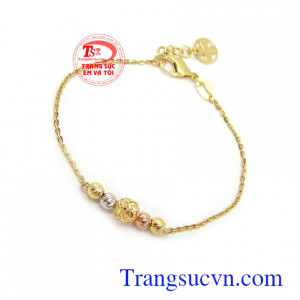 Lắc tay vàng 10k sang trọng là dòng sản phẩm rất được phái đẹp ưa chuộng, mang lại sự dịu dàng, tinh tế và đẳng cấp cho người đeo Lắc tay vàng 10k sang trọng