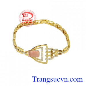 Chiếc Lắc Tay Vàng Đẹp Cho Nữ được thiết kế tinh xảo với chất liệu vàng 10k tô thêm vẻ đẹp cho vòng tay xinh xắn