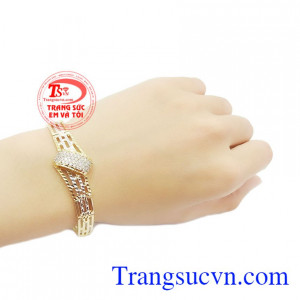 Lắc tay dành cho nữ sản phẩm đảo bảo chất lượng vàng, thiết kế và chế tác tinh tế, đường nét sáng bóng,bền đẹp, đeo lắc tay vàng tây hợp thời trang, khách hàng nhiều năm liền bình chọn.