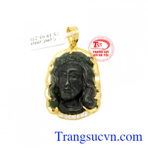 Mặt Chúa Jesus bọc vàng là sản phẩm được thiết kế từ đá Nephrite thiên nhiên bọc vàng 14k.