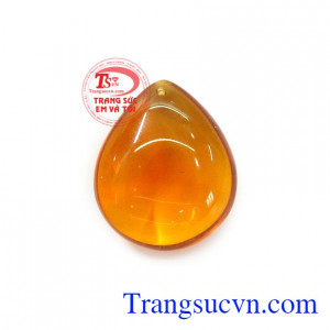 Mặt dây Amber phú quý được hình thành từ nhựa cây cách đây hàng triệu năm