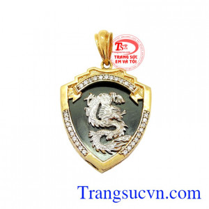 Mặt dây chuyền hình rồng đẹp là sản phẩm được chế tác tinh xảo, sắc nét, chất lượng cao.