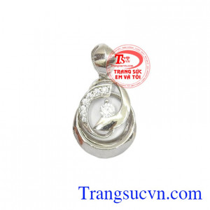 Mặt dây đá trắng là sản phẩm đẹp được nhiều người yêu thích, sản phẩm được nhập khẩu từ Hàn Quốc