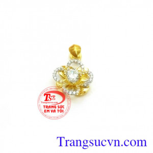 Mặt dây hoa đăng vàng tây dành cho nữ tinh tế và quyến rũ lấy ý tưởng từ những chiếc hoa đăng,kết hợp tài tình của người thiết kế kim hoàn tạo ra chiếc mặt dây chuyền vàng hoa đăng,ý nghĩa mang may mắn cho người đeo