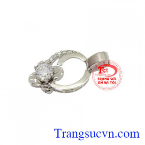 Mặt dây chuyền nữ vàng dễ kết hợp cùng nhiều kiểu dây chuyền vàng