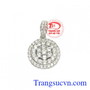 Mặt dây vàng sang trọng là sản phẩm vàng tây sang trọng được nhiều người yêu thích, sản phẩm dễ dàng kết hợp với mặt dây chuyền vàng