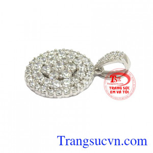 Mặt dây vàng sang trọng được nhiều người yêu thích