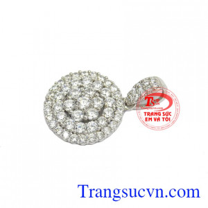 Mặt dây chuyền nữ vàng dễ kết hợp cùng nhiều kiểu dây chuyền vàng