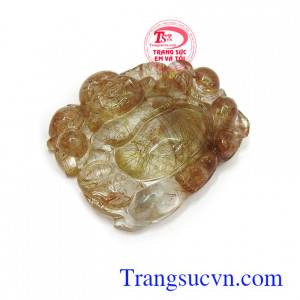 Mặt Di Lặc thạch anh tóc thịnh vượng là biểu tượng của vui vẻ, hạnh phúc và thịnh vượng, là món quà tặng ý nghĩa cho người yêu thương