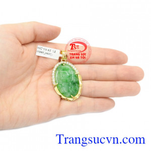 Mặt đức mẹ Jadeite bọc vàng 14k.
