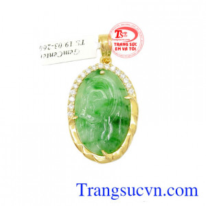 Mặt đức mẹ Jadeite bọc vàng là sản phẩm được chế tác từ đá Jadeite thiên nhiên bọc vàng 14k.