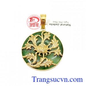 Mặt jaideite bọc hoa vàng bọc vàng 18k sáng bóng với ngọc cẩm thạch thiên nhiên.