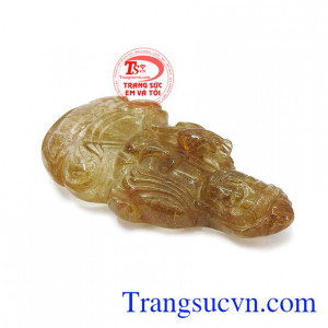 Thạch anh tóc thiên nhiên có tác dụng hỗ trợ điều trị một số bệnh, đặc biệt về chứng mất ngủ.