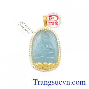 Mặt Phật bản mệnh bọc vàng 14k là sản phẩm được thiết kế từ đá Aquamarine thiên nhiên bọc vàng 14k.