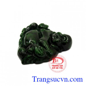 Ngọc cẩm thạch được coi là vật hộ thân giúp xua đuổi tà ma