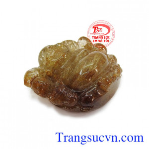 Mặt phật di lặc hoan hỉ thạch anh tóc được chạm khắc vô cùng tinh tế và sang trọng. 