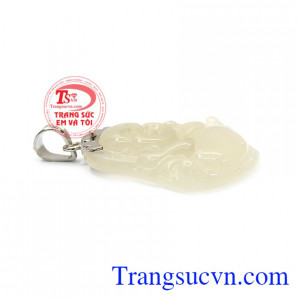 Mặt dâu chuyền mã não hợp với người mệnh kim, mệnh thủy