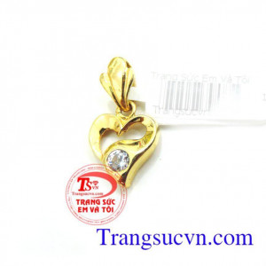 Mặt trái tim 1 tình yêu,Mặt trái tim 1 tình yêu sản phẩm mặt dây nữ quyến rũ,xinh đẹp với chi tiêt đẹp,mảnh tinh tế, kết hợp cùng dây chuyền nữ hợp thời trang bộ trang sức vàng đảo bảo,Uy tín