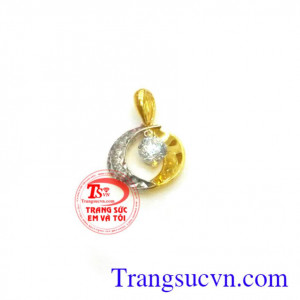 Mặt vàng trắng và vàng màu chất lượng vàng đảm bảo 10k(1,6%Au)với chế tác tinh sảo sáng mặt dây tạo điểm nhấn,hợp thời trang,mặt nữ vàng