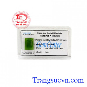 Ngọc cẩm thạch ép vỉ may mắn được chế tác tỉ mỉ, đường nét tinh tế