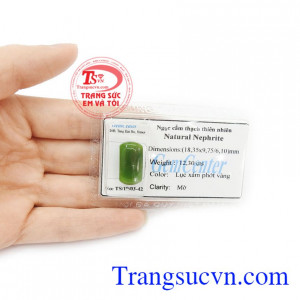 Dù chế tác thành bất kỳ món trang sức nào thì ngọc cẩm thạch đều mang lị may mắn cho chủ nhân