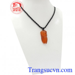 Theo kinh nghiệm dân gian, bày Ngọc thiền trong nhà hoặc đeo ngọc thiền bên người có thể giúp trẻ không ngừng phấn đấu, nỗ lực trong học tập, thi cử