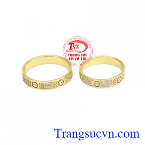 Nhẫn cưới là vật linh thiêng, là minh chứng cho tình yêu đôi lứa, là sự gắn kết dài lâu