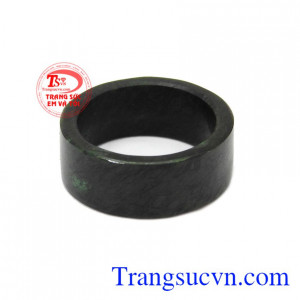Nhẫn cẩm thạch giá tốt được chế tác bản vuông được chế tác tinh tế và sang trọng.