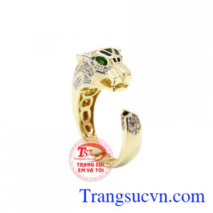 Sản phẩm dễ kết hợp với mọi loại trang phục khác nhau