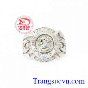 Sản phẩm dễ dàng kết hợp với nhiều trang phục và phụ kiện khác nhau