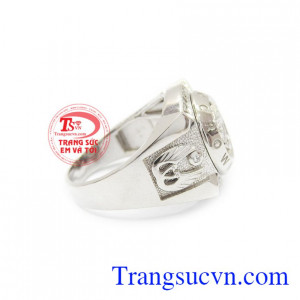 Nhẫn Nam được chế tác từ vàng trắng tạo sự tinh tế và mạnh mẽ cho phái mạnh