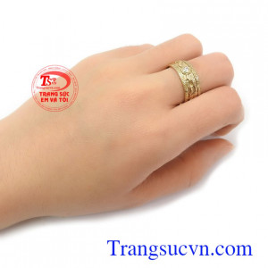 Nhẫn nam vàng tây thiết kế và chế tác tinh tế, đeo hợp thời trang và sang trọng dành cho nam, chiếc nhẫn vàng tây sáng bóng chất lượng vàng đảm bảo chất lượng