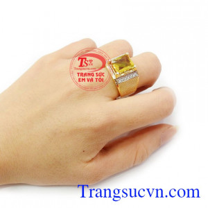 Sapphire vàng là loại đá phù hợp với mệnh thổ, mệnh kim