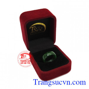 Loại ngọc quý này đã được biết đến từ lâu và thường dành cho những vua chúa giàu có thời xưa.